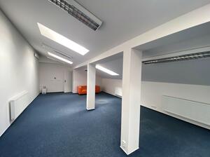 Pronájem komerčního objektu Kanceláře, 122 m²